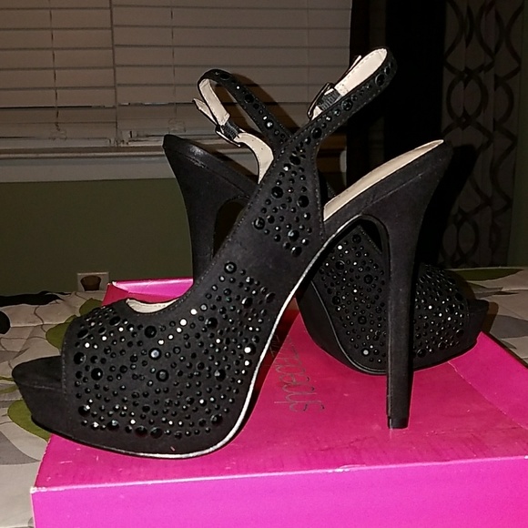 🛑PRICE DROP🛑 Shoedazzle peep toe heels - Picture 4 of 4